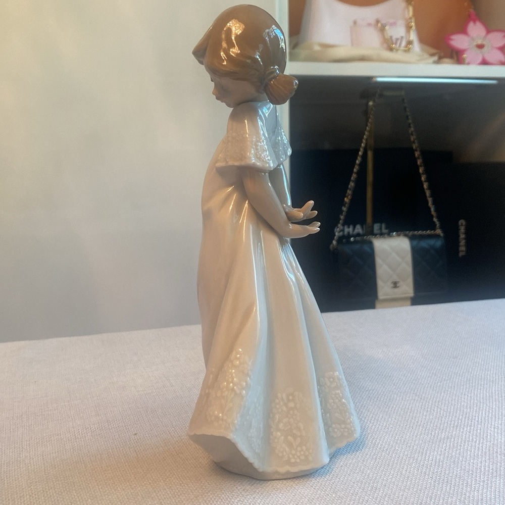 Nao by Lladro • Retired “So Shy” Porcelain Figurine *Without Box* - Picture 14 of 17